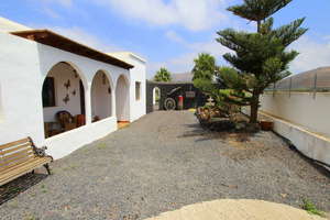 Villa for sale in La Vegueta, Tinajo, Lanzarote. 