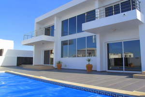 Villa for sale in El Cuchillo, Tinajo, Lanzarote. 