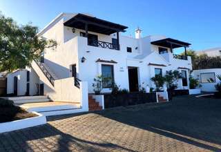 Villa Luxury for sale in La Costa, Tinajo, Lanzarote. 