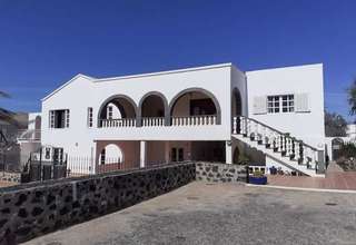 Villa for sale in Playa Honda, San Bartolomé, Lanzarote. 